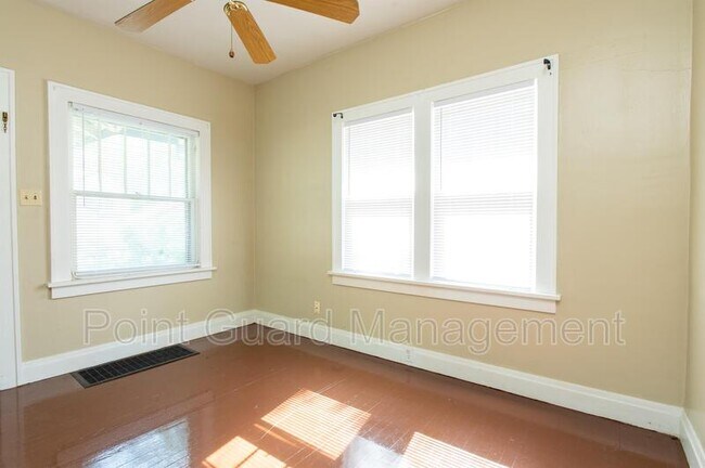 Building Photo - 2834 E Elm St
