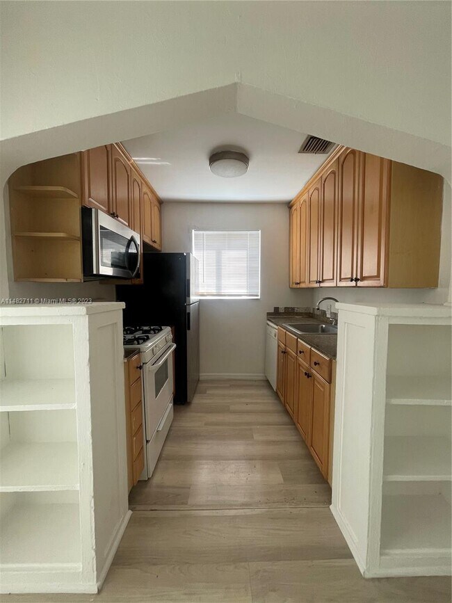 Foto del edificio - 550 NE 63rd St