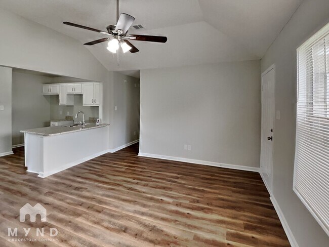 Foto del edificio - 4271 Wagon Trail Cove