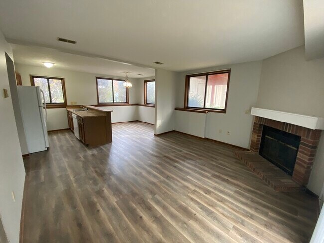 Building Photo - 4733 Circle Shore Dr SE