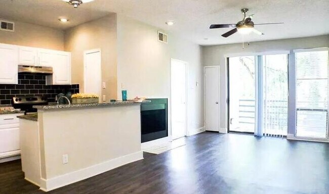 Foto del edificio - 7610 Skillman St