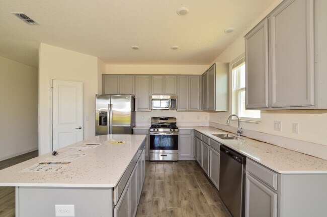 Building Photo - 33533 Sky Blossom Cir, Leesburg, FL