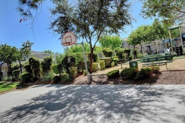 Foto del edificio - 8345 Hunter Brook St