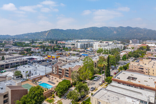 Aerial Context - Glendale Oaks