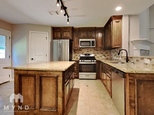 Building Photo - 18421 Sunrise Pines Dr