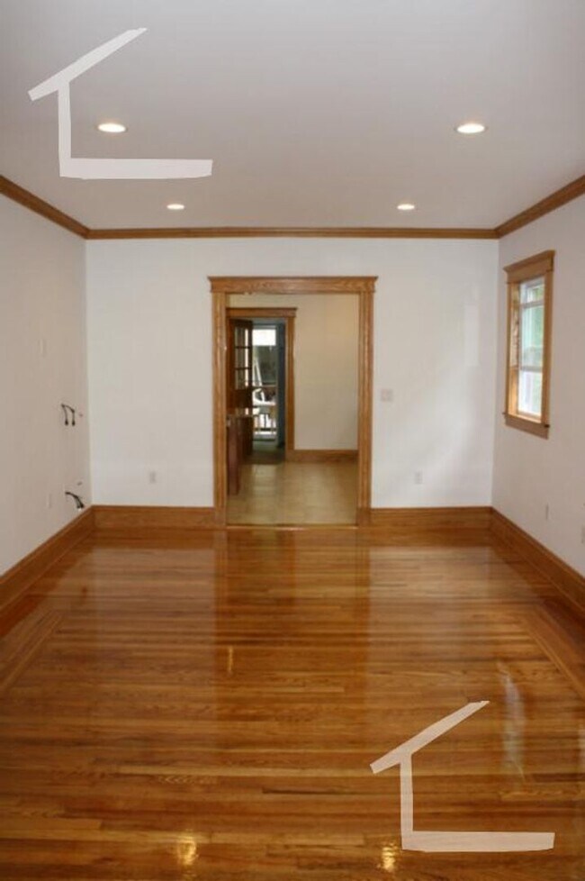 Foto del edificio - Huge 4 bed 2 bath unit in Brookline for the upcoming school year!