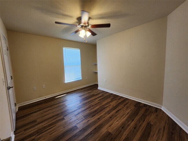 Building Photo - 2402 14th Ave N