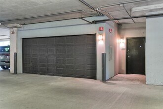 Building Photo - 2000 Bagby St