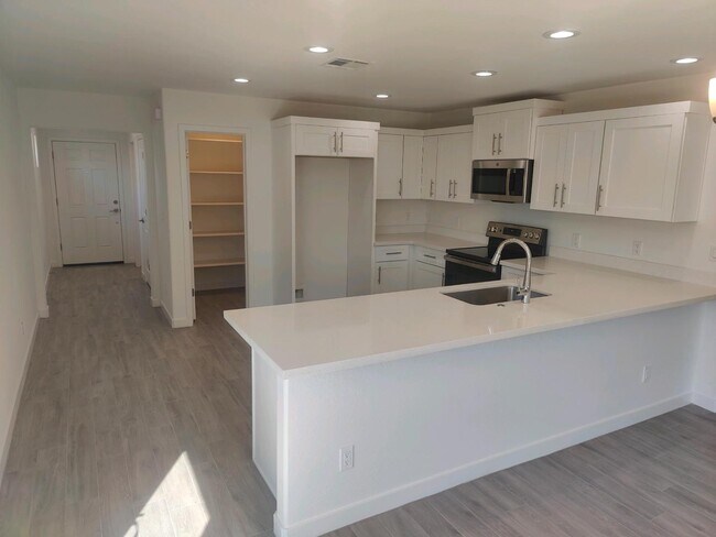 Foto del edificio - 9543 W Troy Dr