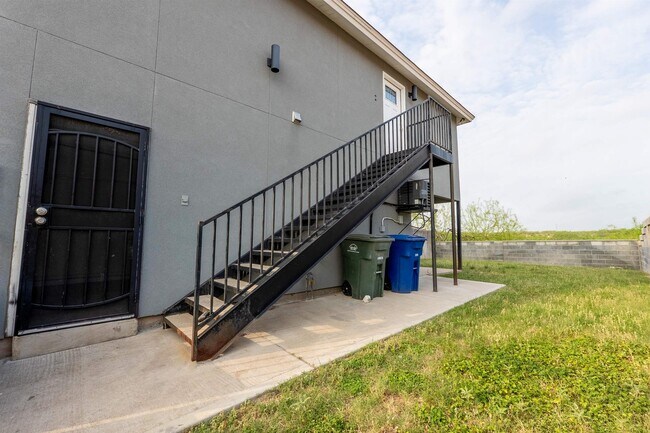 Foto del edificio - 214 Allen Dr