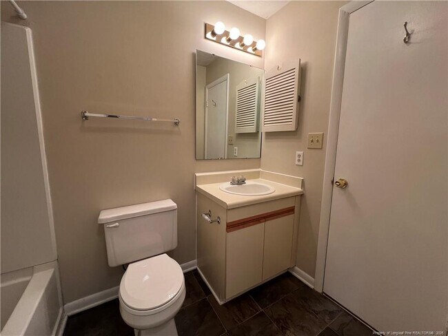 Foto del edificio - 663 Bartons Landing Pl