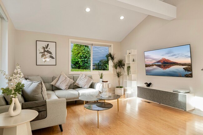 Building Photo - Beautiful Home for Rent in Bellevue