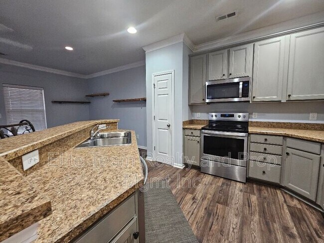 Building Photo - 2219 Crosscut Dr