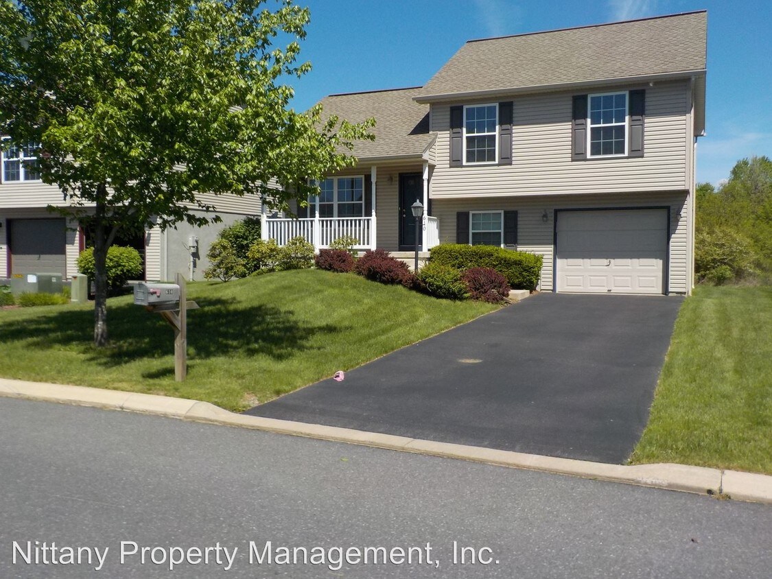 3 br, 1.5 bath House 610 Hawknest Road House Rental in State