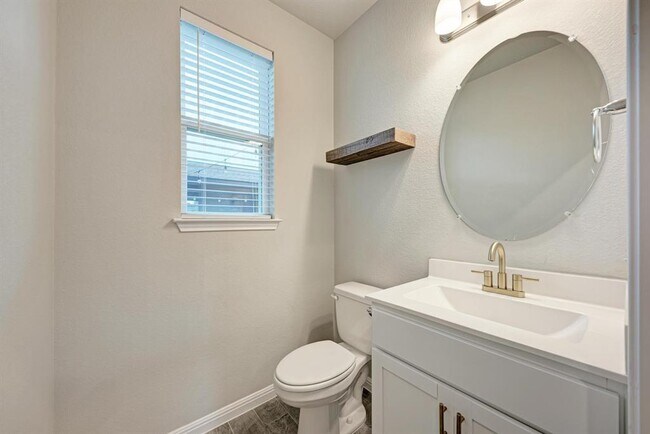 Building Photo - 5408a Baythorne Dr