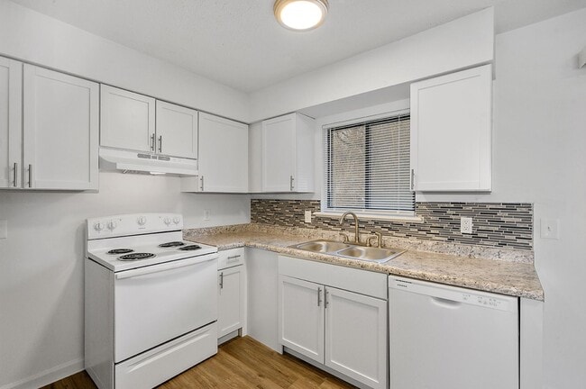 Building Photo - Waynedale Circle Apartments