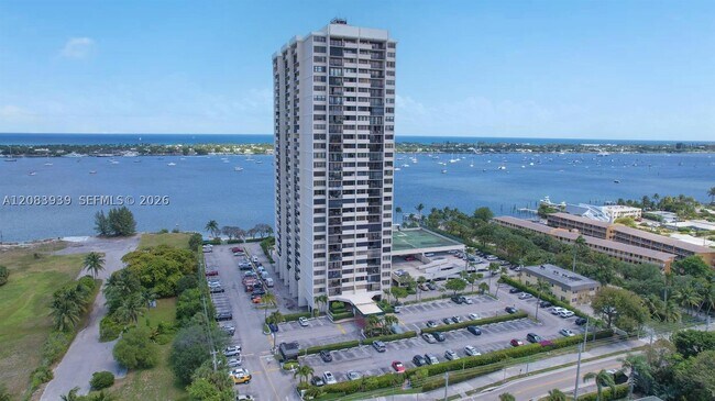 Foto del edificio - 5600 N Flagler Dr