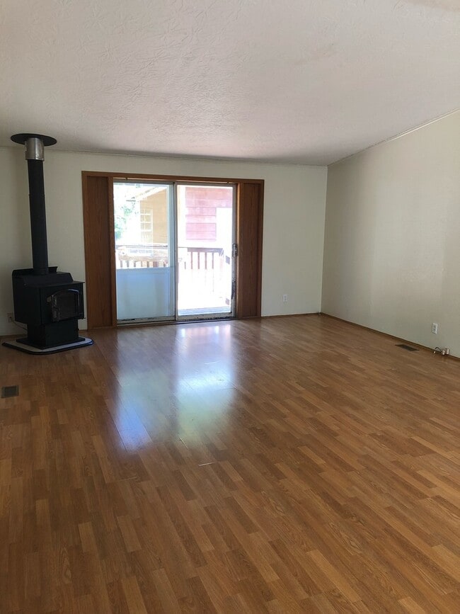 Foto del edificio - Spacious 3 bedroom home