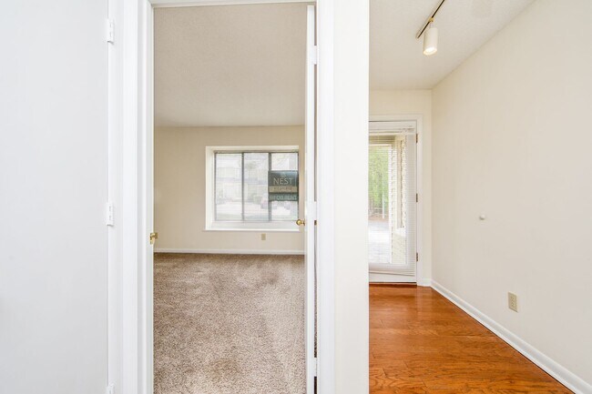 Building Photo - Cozy 2bd/2ba Townhome Nest in Watersedge