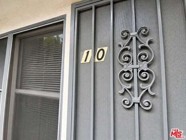 Foto del edificio - 1351 Cochran Ave