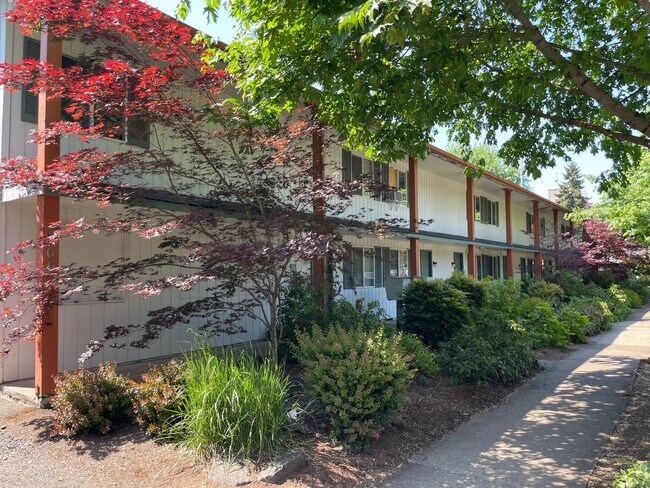 Building Photo - (JEF 15) Spacious 2 Bedroom / 1 Bath - Pet...