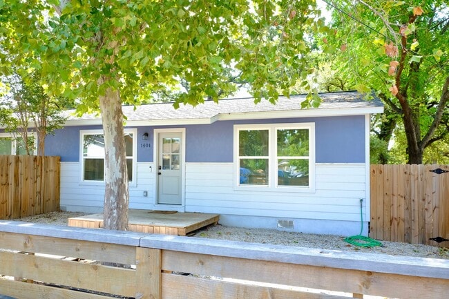 Building Photo - 1401 Marcus Pl