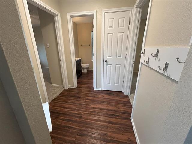 Foto del edificio - 5002 Redwater Dr