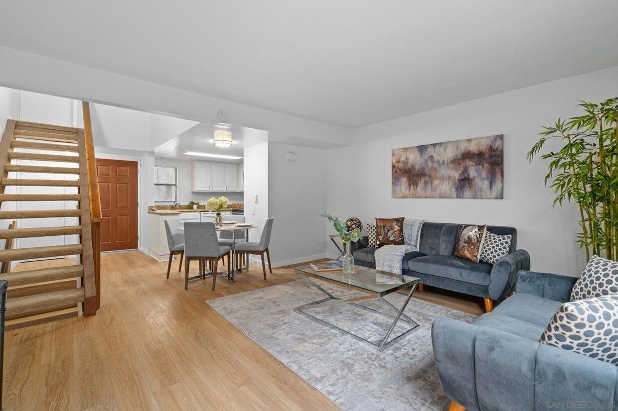 Foto principal - Upgraded 1 Bedroom, 1 Bath Townhome in Pri...