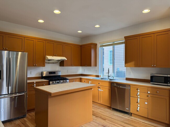 Foto del edificio - CLICK "REQUEST A TOUR" NOW!