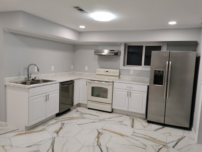 Full Kitchen - 9432 Emory Grove Rd