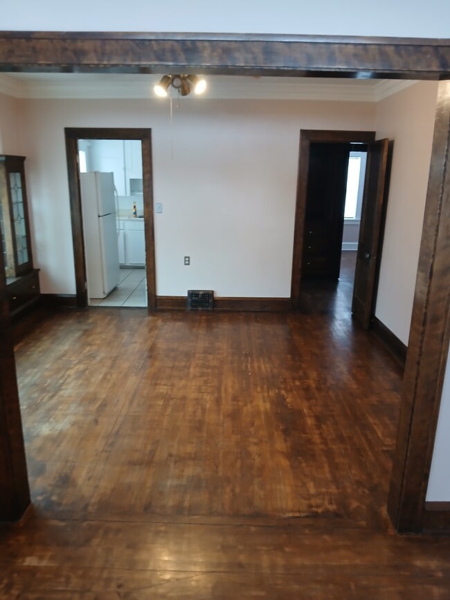 Building Photo - 5218 Ira Ave