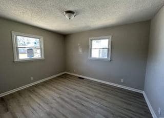 Building Photo - 1006 Lee Dr NW