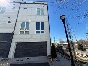 Building Photo - 827 Winslow Wy NW