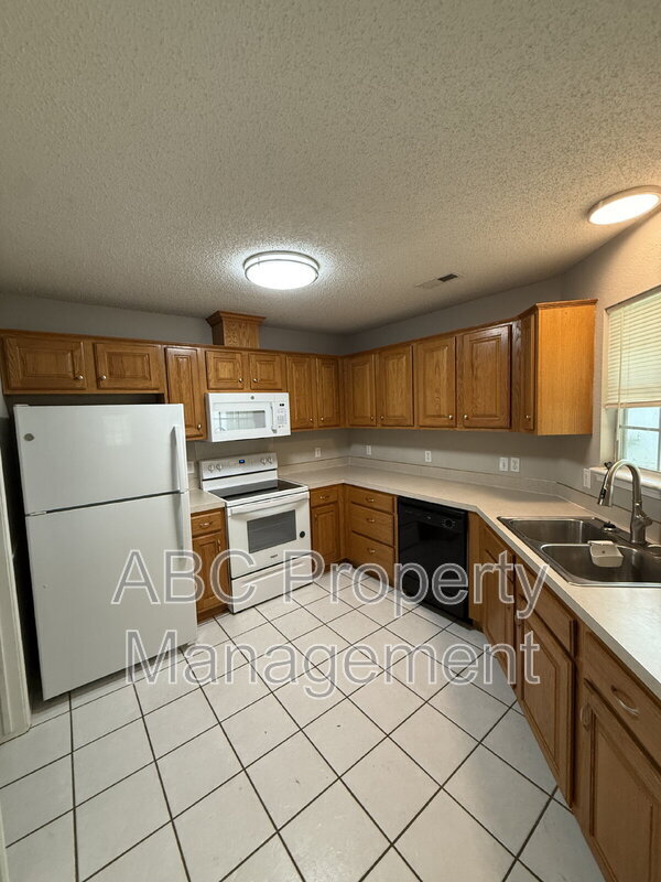 Building Photo - 313 Summerset St