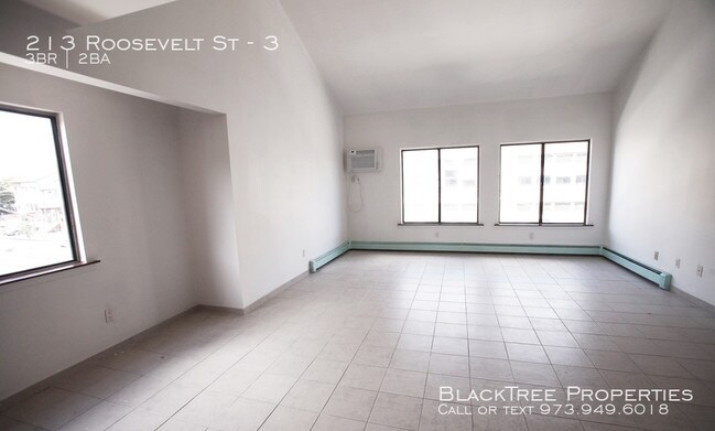 Building Photo - 213 Roosevelt St