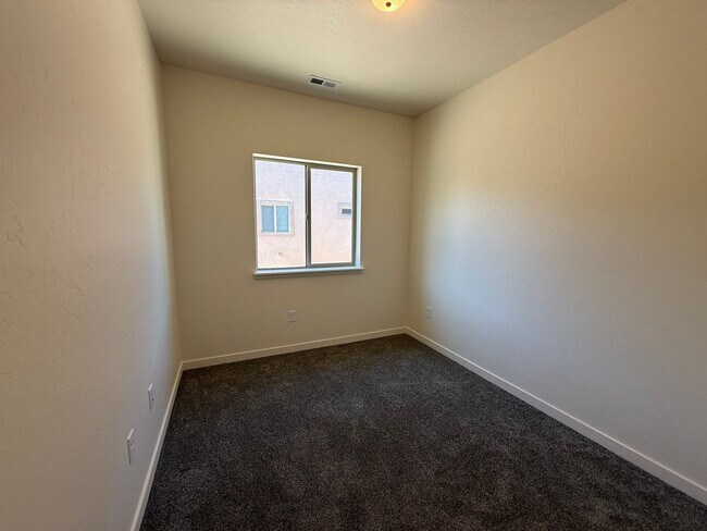 Foto del edificio - Available Now.  New 3 bed, 2 bath home on Orchard Mesa
