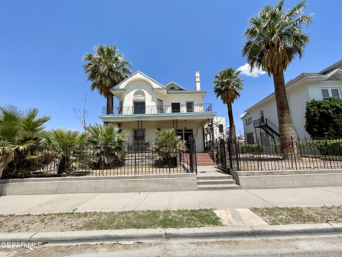 Primary Photo - 901 E Rio Grande Ave