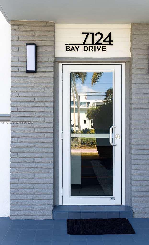 Building Photo - 7124 Bay Dr