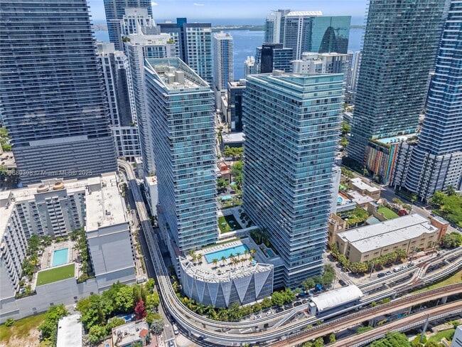 Building Photo - 1111 SW 1st Ave