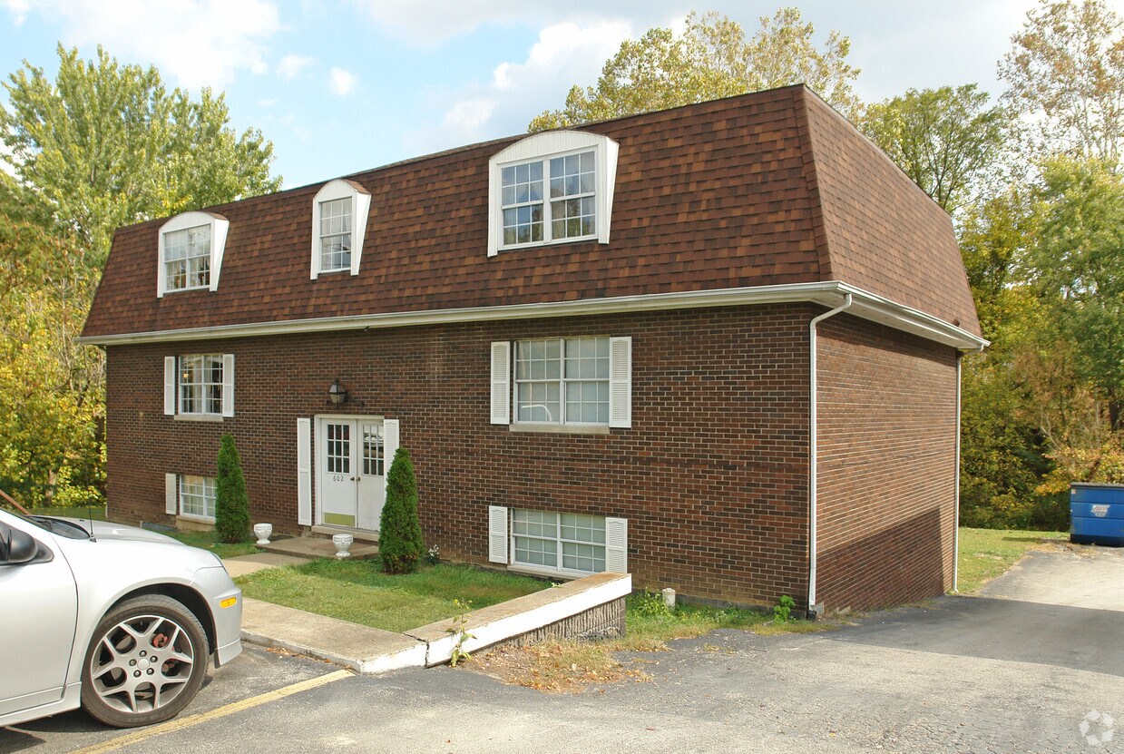 Primary Photo - Lynndale Apartments