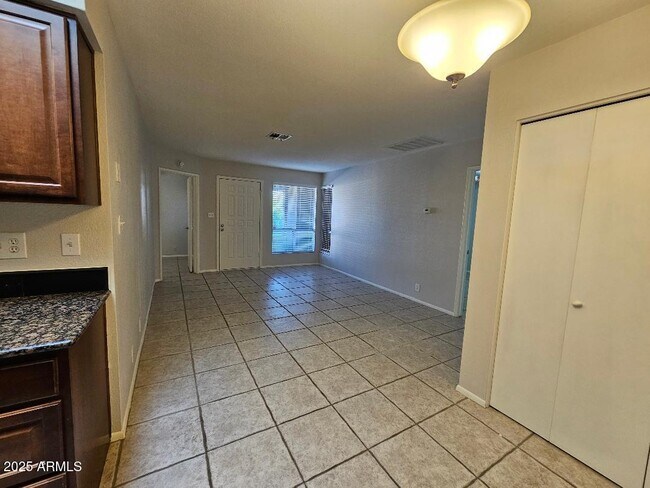 Foto del edificio - 312 W Yukon Dr
