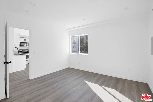 Foto del edificio - 1610 S Beverly Glen Blvd