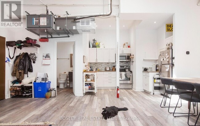 Building Photo - 137 Roncesvalles Ave