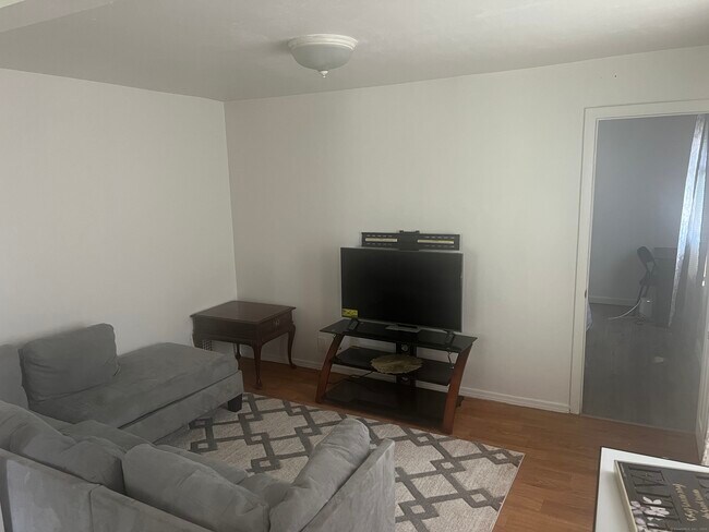 Foto del edificio - 24-26-26 Judson Ave