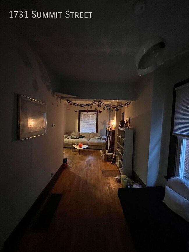 Foto del edificio - 1731 Summit St