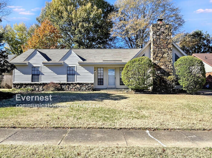 Foto principal - Beautiful 3-Bedroom Home with Fenced Yard ...