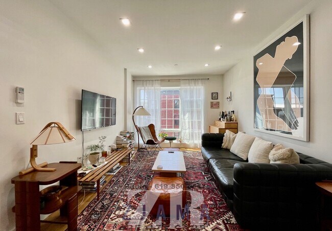 Foto del edificio - 731 Greene Ave