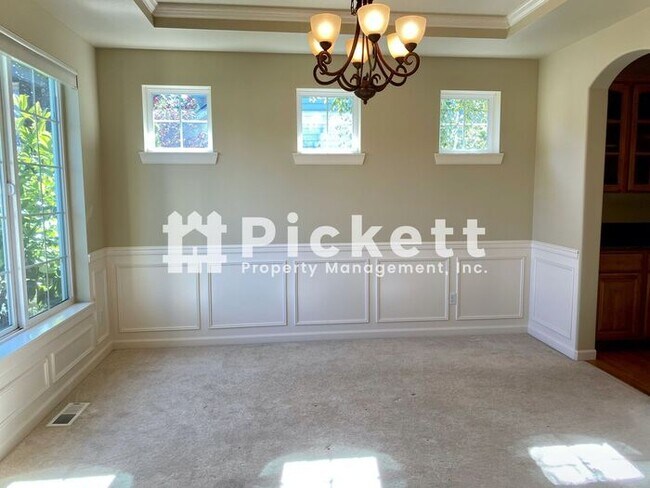 Foto del edificio - Spacious 4 Bedroom House in Fantastic Silv...