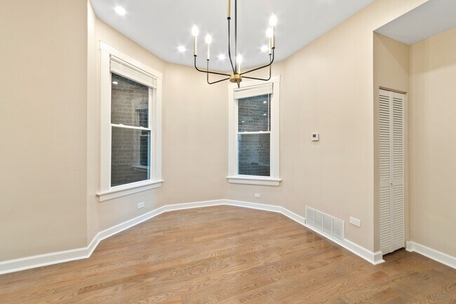 Foto del edificio - 2653 W Hirsch St