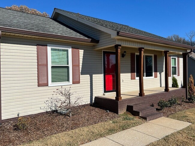 Foto del edificio - 204 Homewood Dr